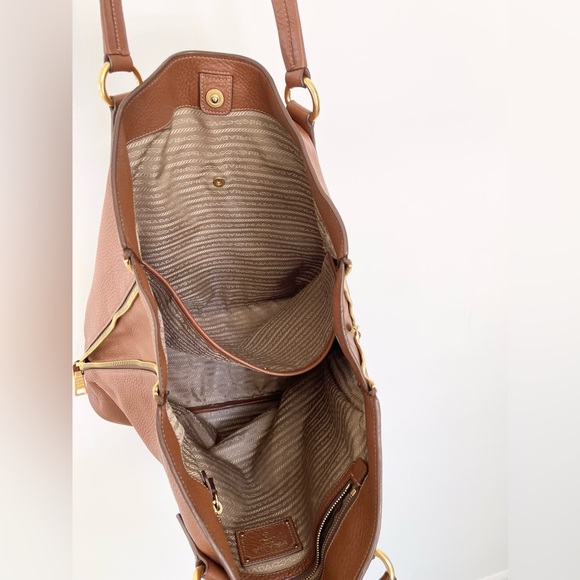 Authenticity 💯 PRADA - Picture 7 of 10